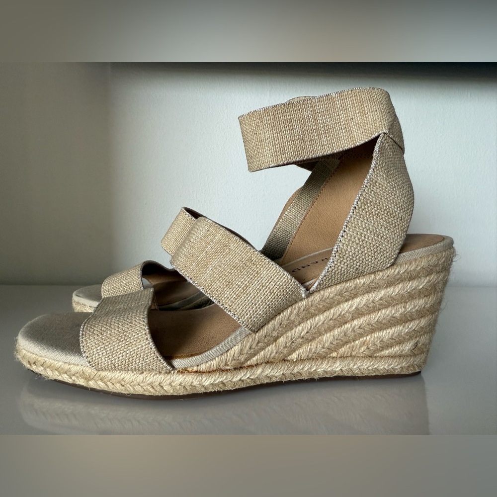 NEW - SIZE 8.5 - ANKLE STRAP WEDGE ESPADRILLE SANDAL WHEAT NEUTRAL LOW HEEL